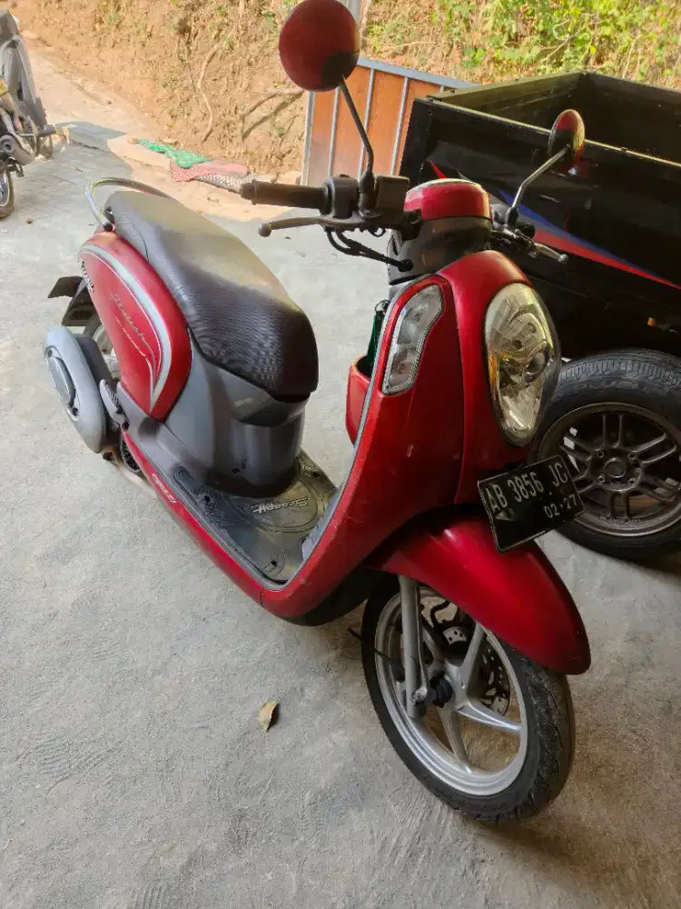 Scoopy esp stater halus THN 2017 plat AB Bantul