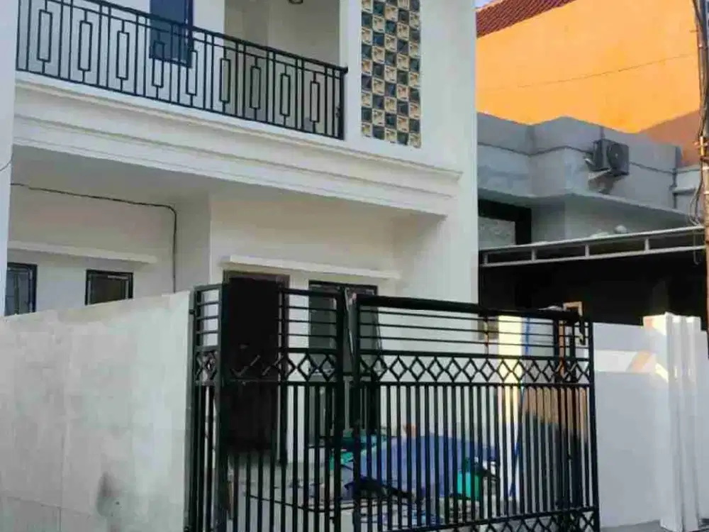 Rumah 2 lantai di Harapan Indah Bekasi Strategis Bebas Banjir