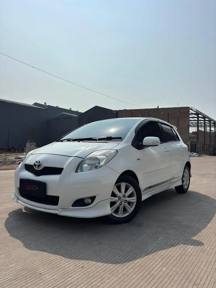 Toyota Yaris 1.5 S Limited 2011 Automatic ( Putih Metalik )
