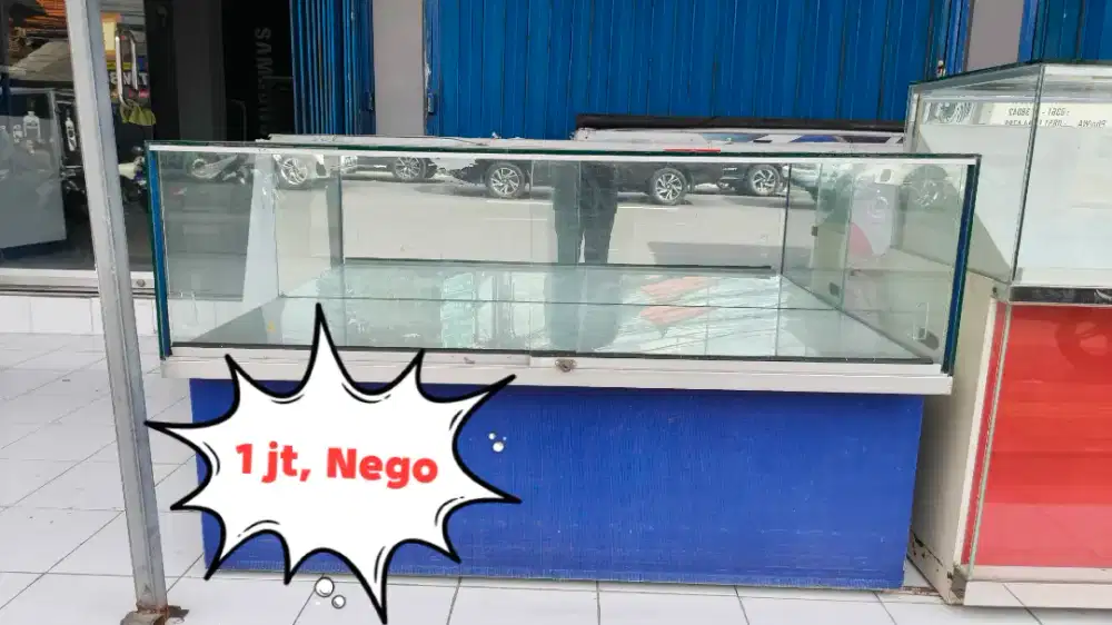 Dijual Etalase Bekas pemakaian toko hp