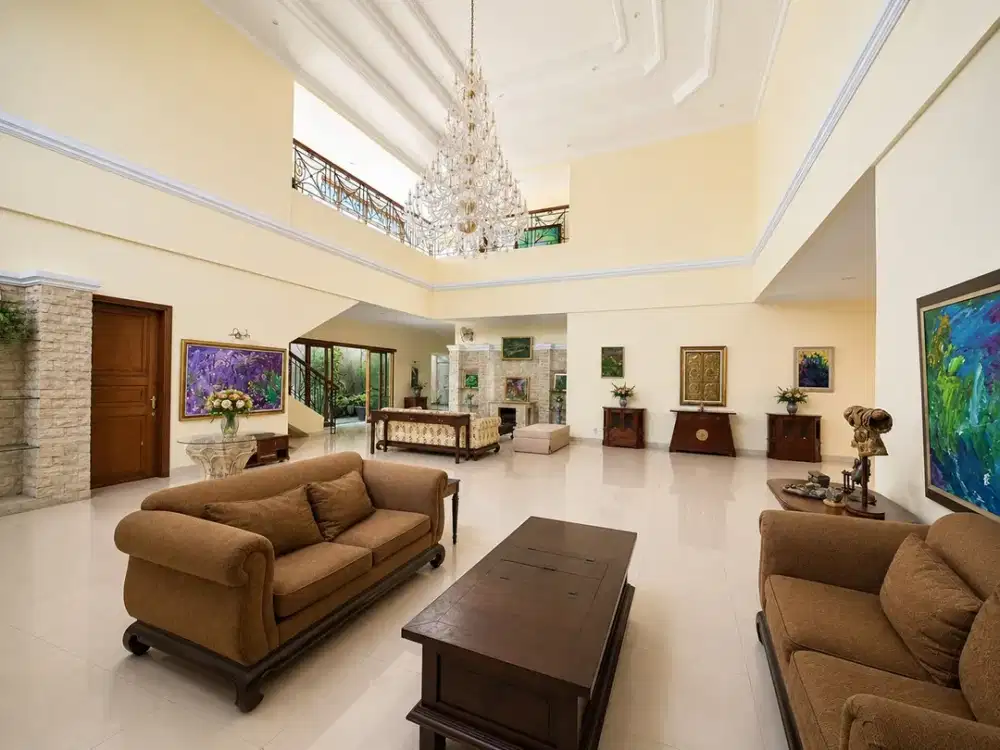 Dijual Rumah Mewah Luas Cantik Semi Furnished Lokasi Strategis Dekat Mall Grand Indonesia di Jakpus Nd 18424