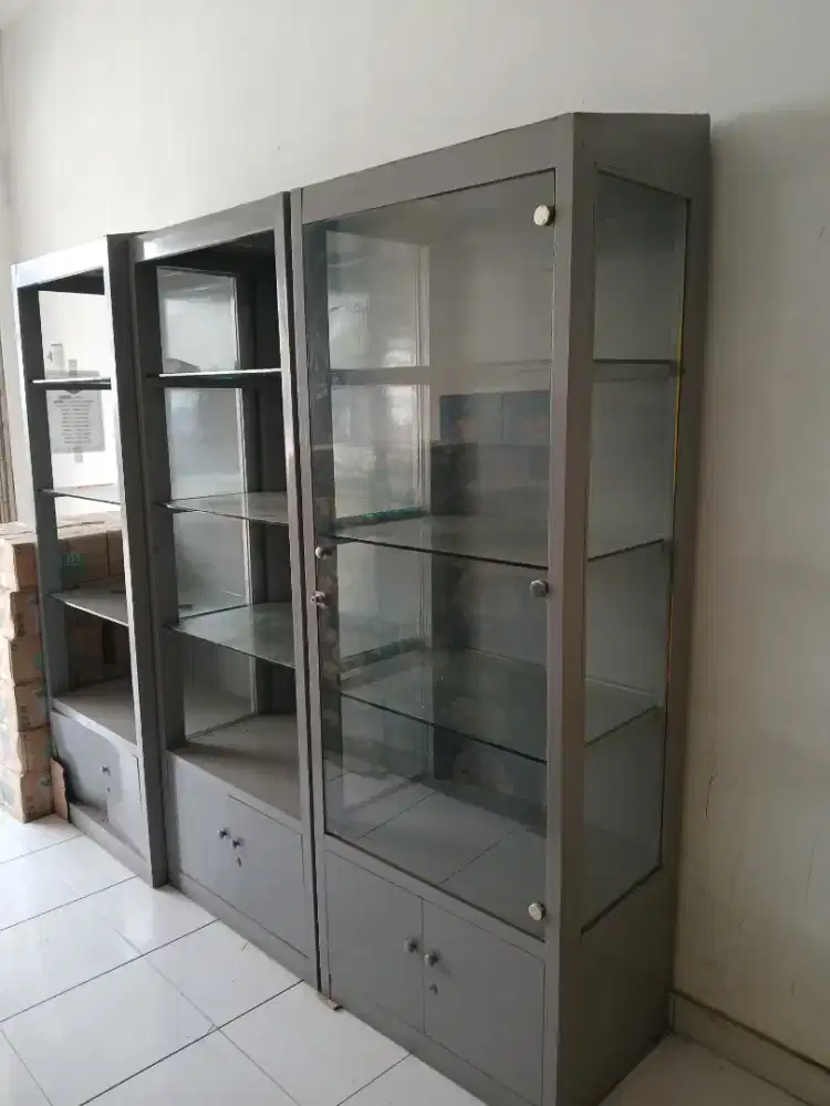 Lemari display kayu jati belanda