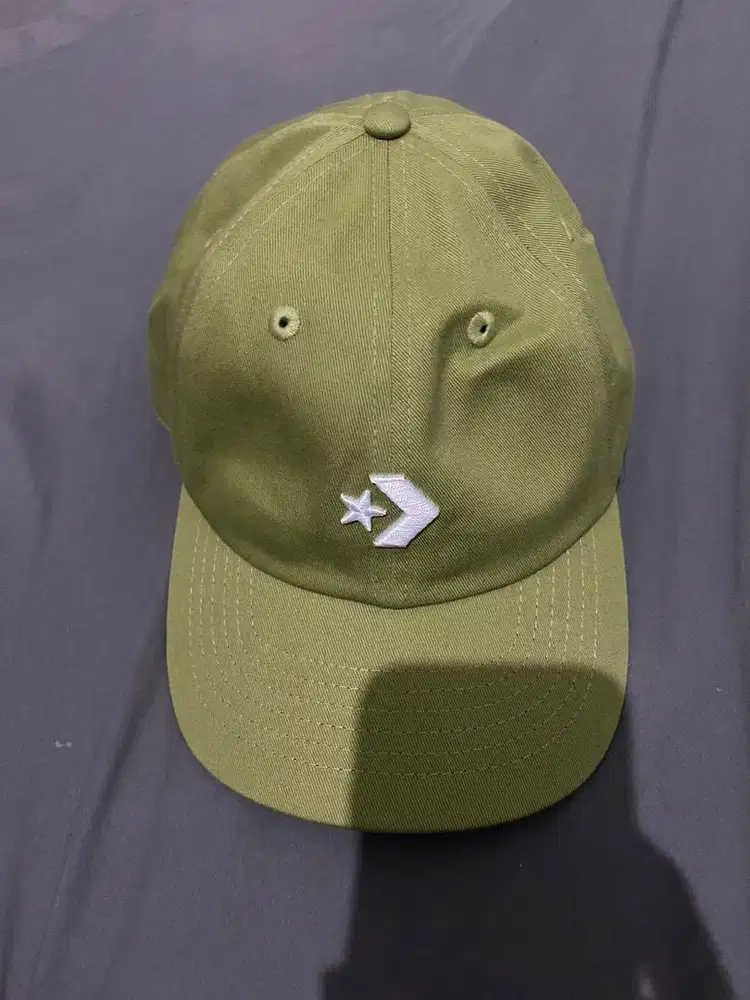 Topi converse bukan vans