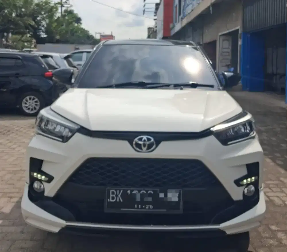 Raize GR 1.O T matic 2021 putih