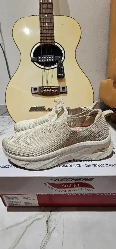 Sepatu cewe SKECHERS ORIGINAL 100% Kondisi 99% like new lengkap ori