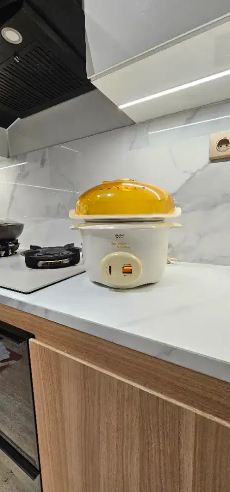 Ricecooker dan penghangat lauk SANYO second hand lok Jakarta