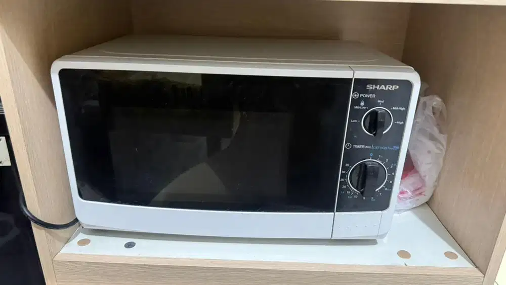 Dijual cepat dan murah ! Microwave Sharp, jarang dipakai, like NEW !
