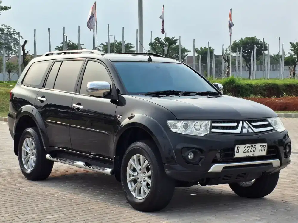 Mitsubishi Pajero Exceed 4x2 Automatic 2014  Diesel Hitam Metalik
