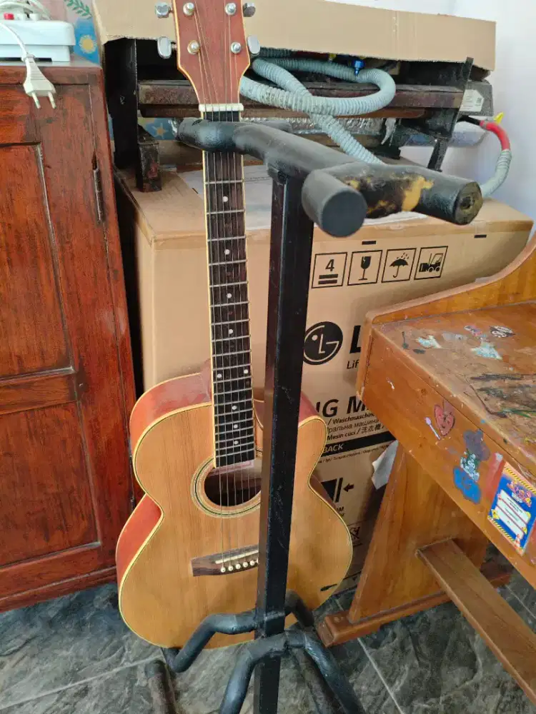 Gitar string akustik