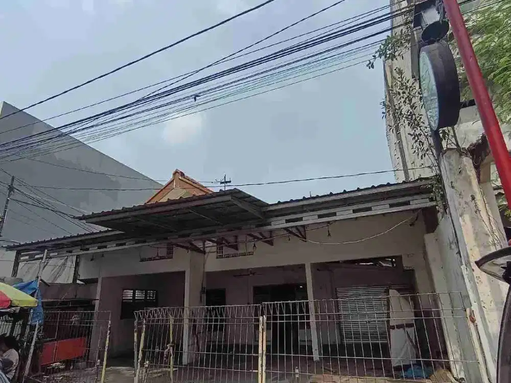 Rumah Pinggir Jalan Komersial Mayor Oking Bekasi Lokasi Ramai Cocok untuk Berbagai Usaha