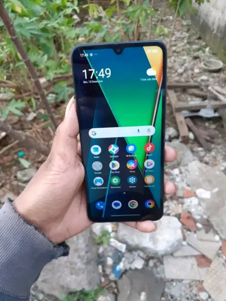 di jual sekarang bu poco c75 ram.nya 8+8/256