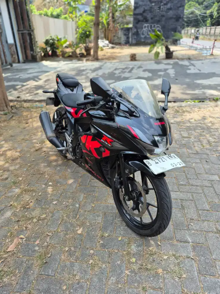 Dijual Suzuki GSX 150R tahun 2019 surat lengkap