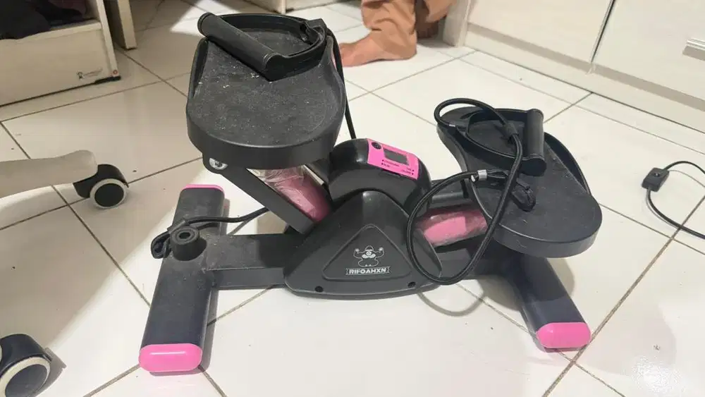 Dijual cepat dan murah ! Stepper Walker Glider, Like NEW