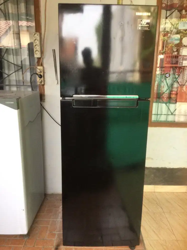 Kulkas 2 pintu merk SAMSUNG