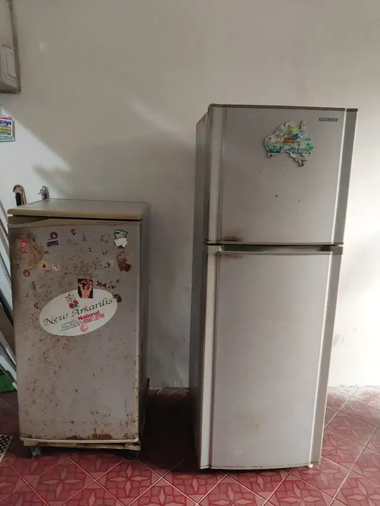 Jual 2 kulkas 2 pintu Samsung dan 1 pintu National.
