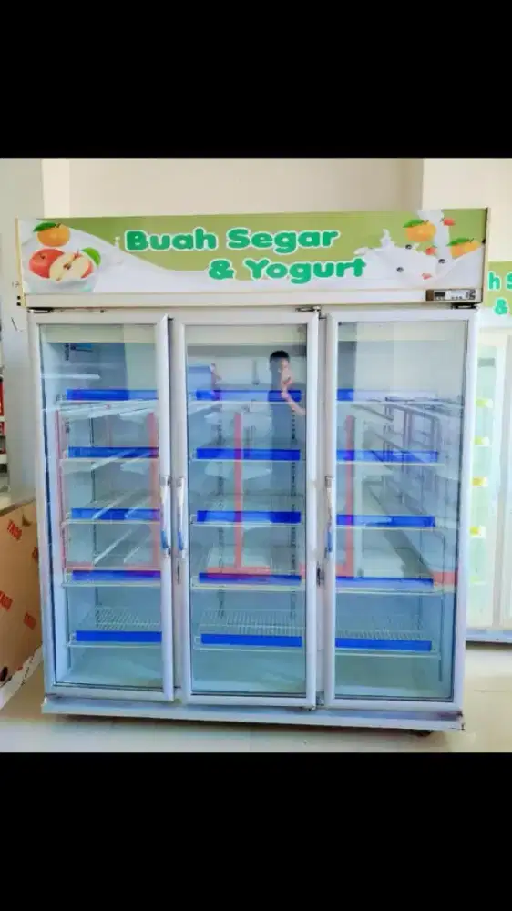 Showcase 3 pintu