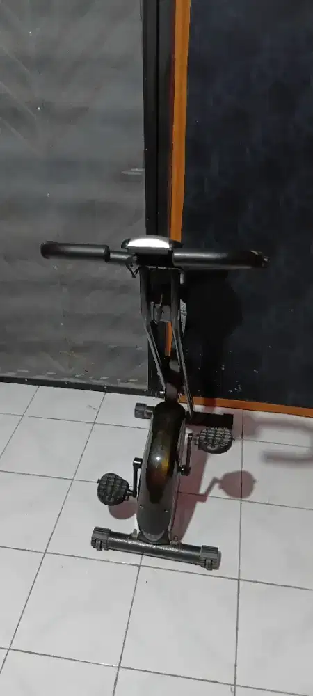 Sepeda Statis lipat berwyn