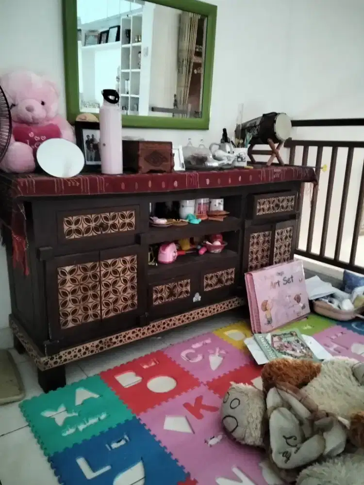 Lemari kayu jepara ukir