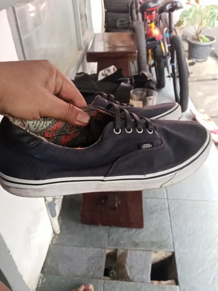 Vans era & Adidas Superstar Slip On