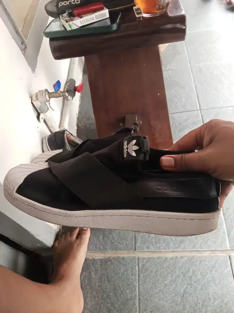 Sepatu Badminton Tali Boa Adidas Superstar Slip On