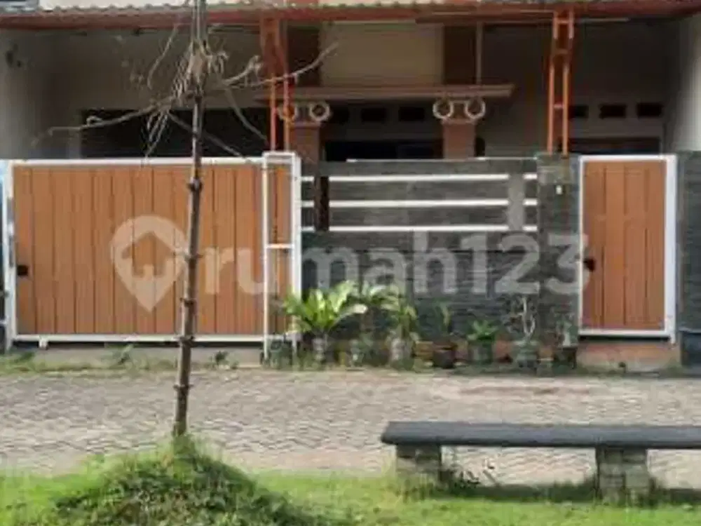 Rumah 2 Lantai di Perum Sapphire Residence