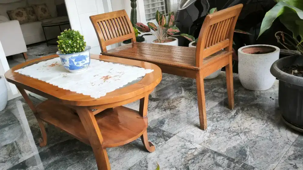 Dijual muran kursi panjang 2 seater dan meja tamu, kayu jati Jepara.