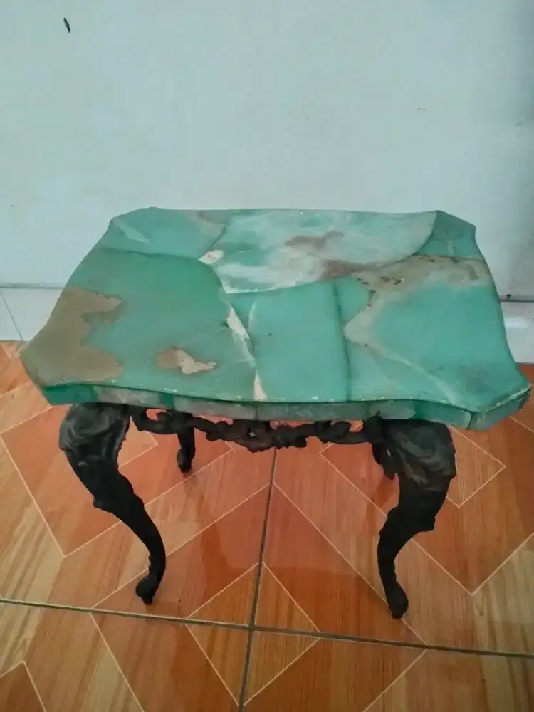 Meja keramik Antik dan kuno