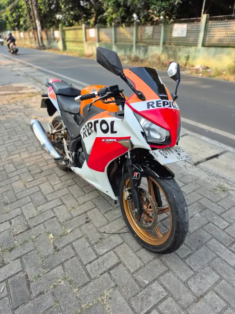 Dijual Honda CBR 150R k45 tahun 2014 surat lengkap