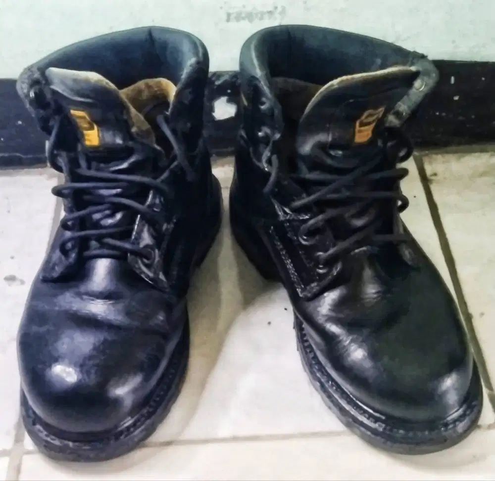 Sepatu Second Brand Caterpillar