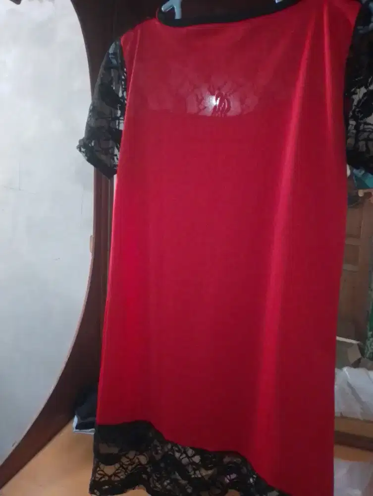 ROK PENDEK MERAH