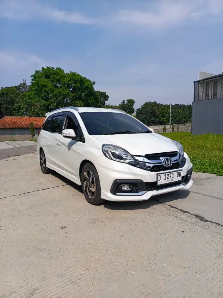 Mobilio RS 1.5 CVT 2015 white TOP
