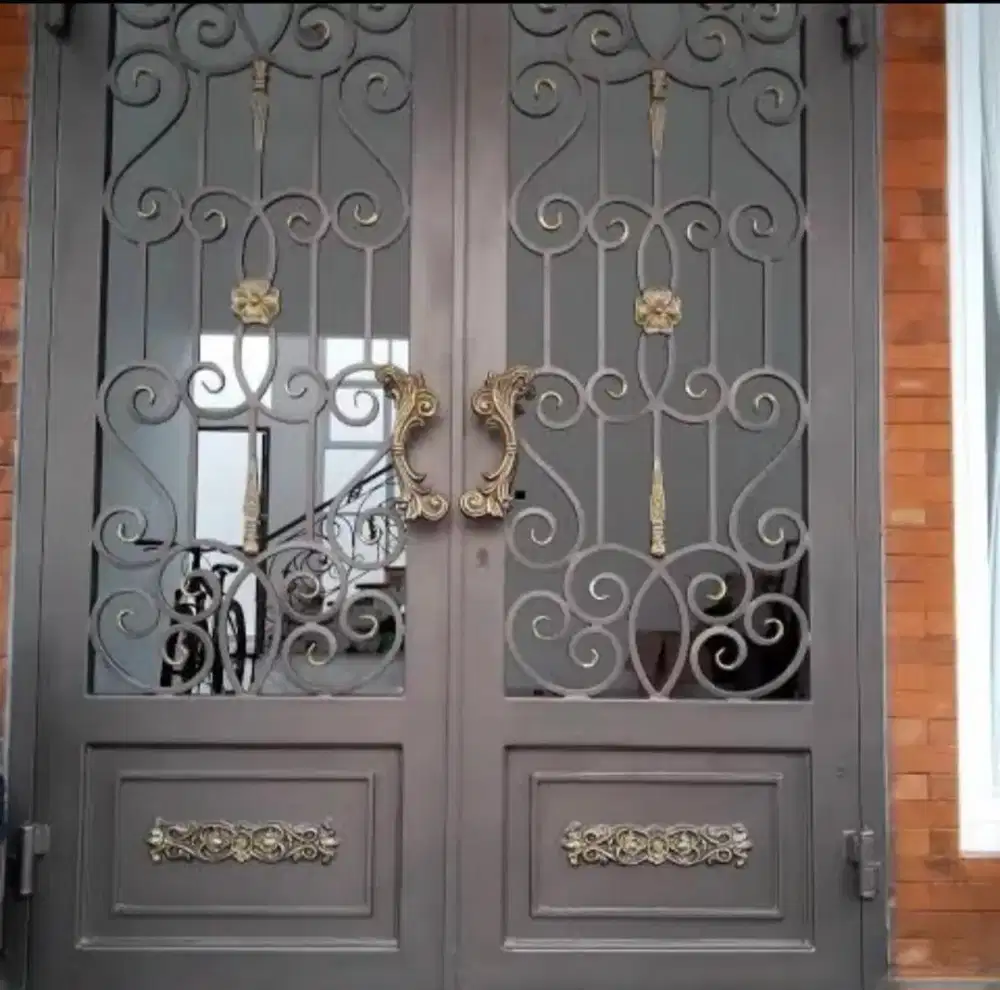 Pintu tempa modern