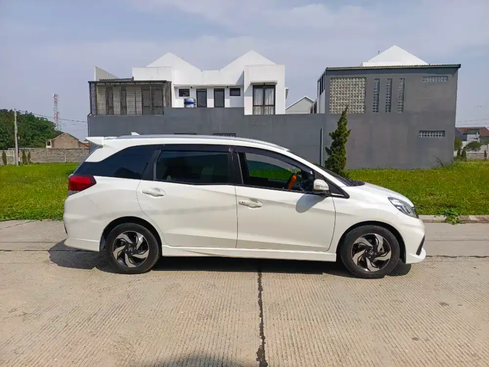 Mobilio RS CVT matic 2015 white