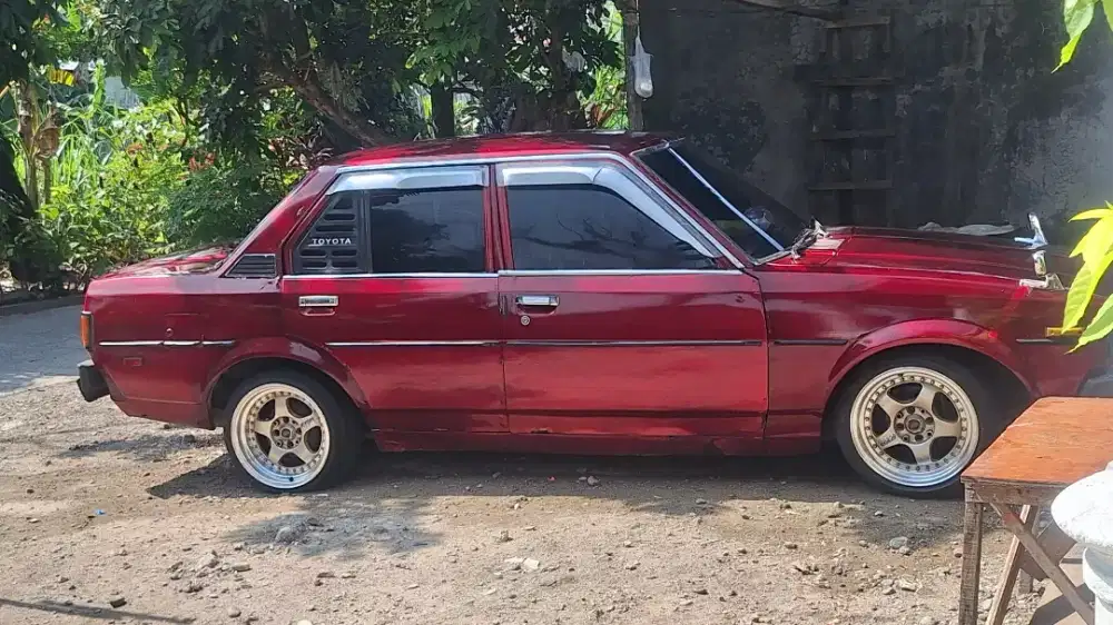 Mobil sedan corolla DX