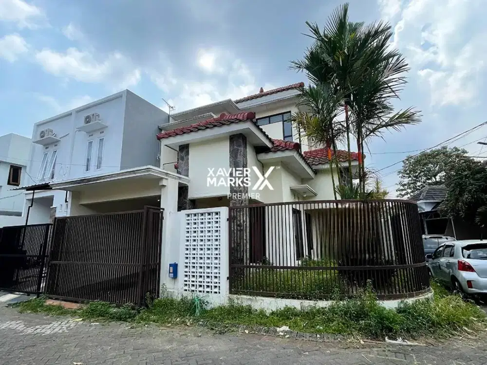 DIJUAL Rumah Terawat 2Lt Full Furnish Ada Rooftop Siap Huni Lingkungan Asri Selangkah ke Kampus Brawijaya dan Kuliner Dewandaru di JL Bunga-bunga