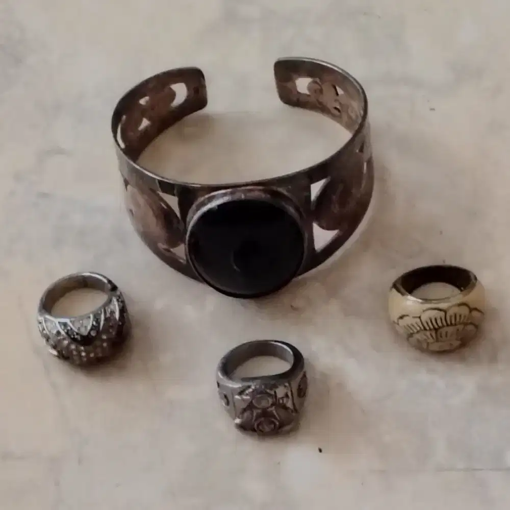 Perhiasan Gelang & Cincin Baja