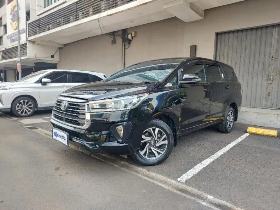 Toyota Kijang Innova 2.4 V Solar-AT 2022 Hitam