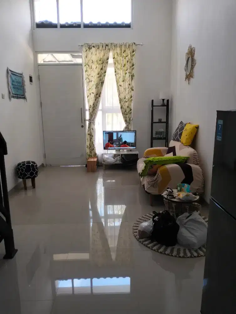 DISEWAKAN RUMAH 2KT, 1KM FULLY FURNISED