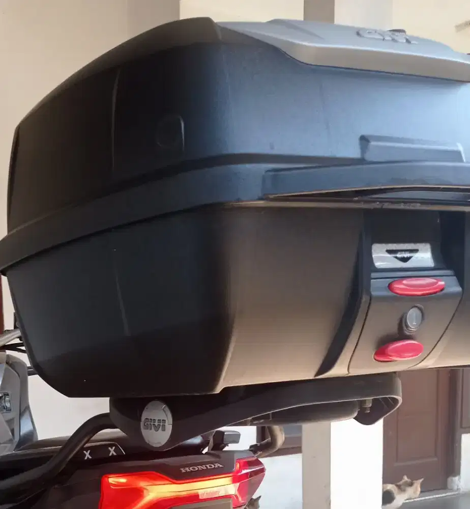 Braket + box givi honda adv 150