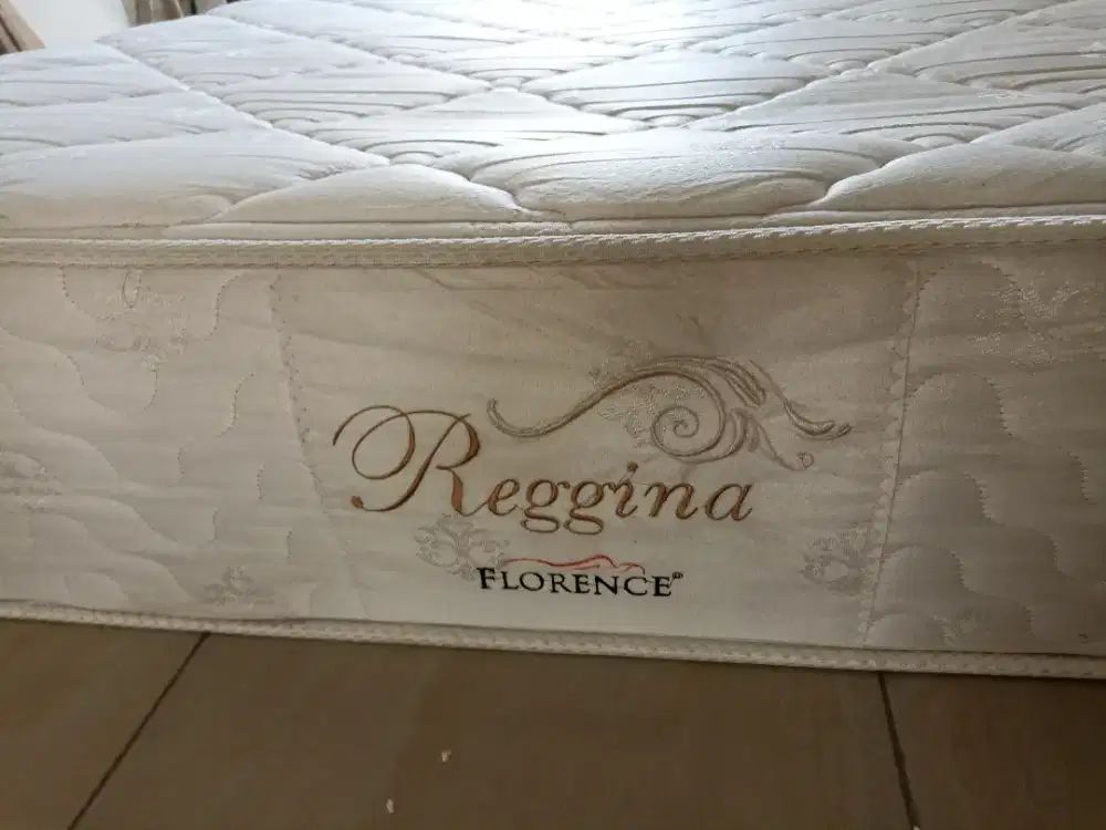 2 unit Springbed bekas Florence Berkualitas