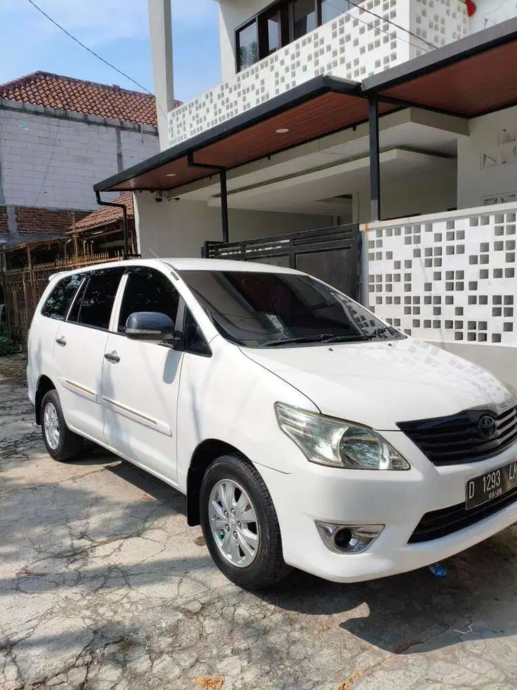 Toyota Kijang Innova 2012 Bensin
