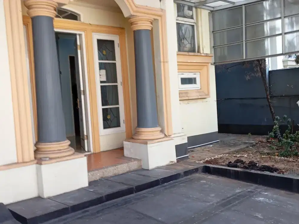 Disewakan Rumah Tinggal Semi furnish di  PUSPITA LOKA, BSD 4+1 KT