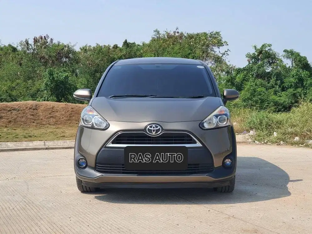 Toyota Sienta 1.5 V AT 2016 Coklat