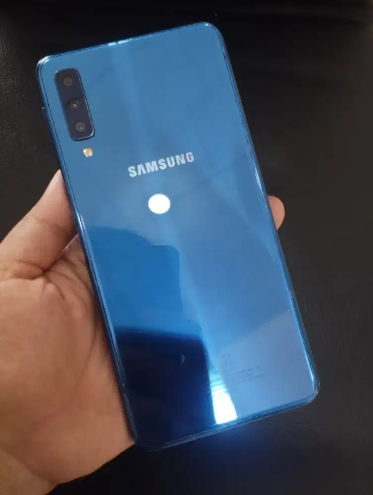 Galaxy A7-4G.Finger.Ori.Amoled.Ram 4/64GB.GOLDEN PONSEL
