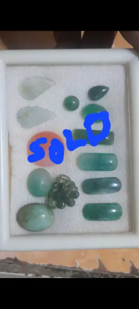 Batu Jadeite jade natural ukuran sesuai foto paling ringan 1,3crt