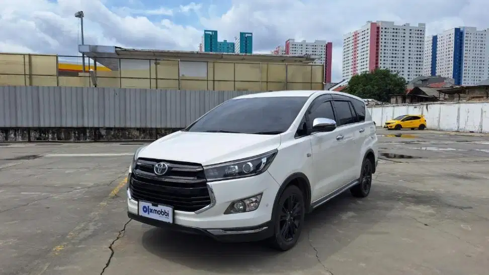 KM Rendah - Toyota Kijang Innova 2.0 Venturer Bensin-AT 2019