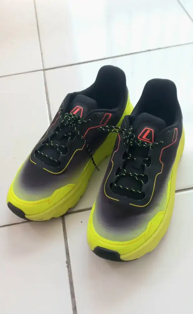 LEAGUE Running Shoes Original Size 42