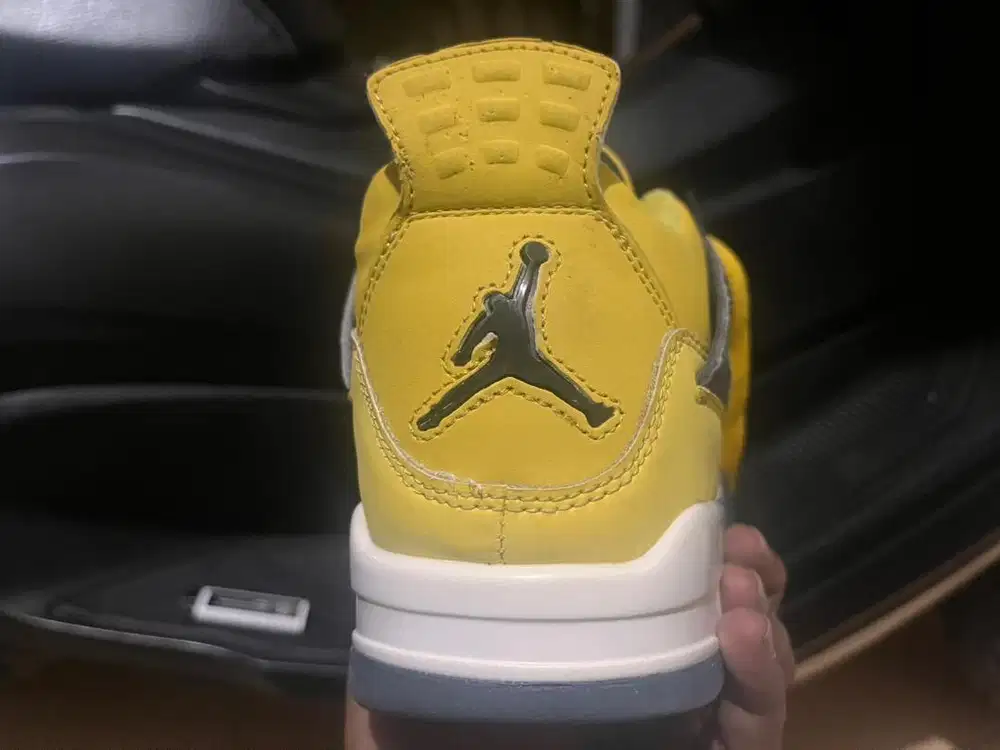 Air Jordan 4 Tour Yellow (CT8527-700) | Size 42 / US 8.5 |