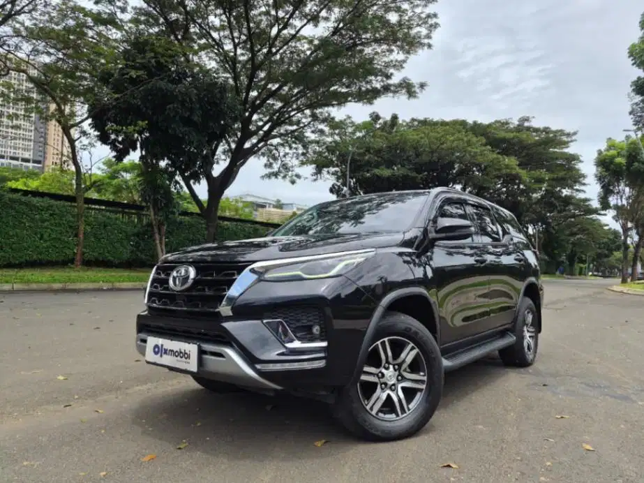Toyota Fortuner 2.4 G 4X2 DSL Solar-AT 2022 Hitam
