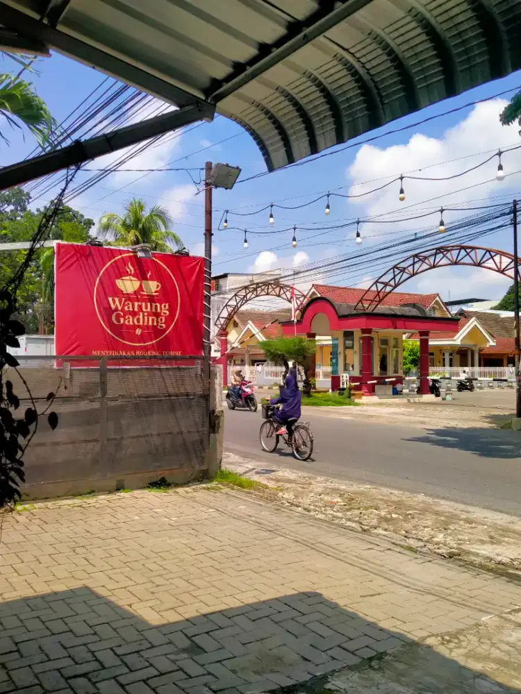 TUKANG MASAK DI WARKOP PRIA DAN WANITA